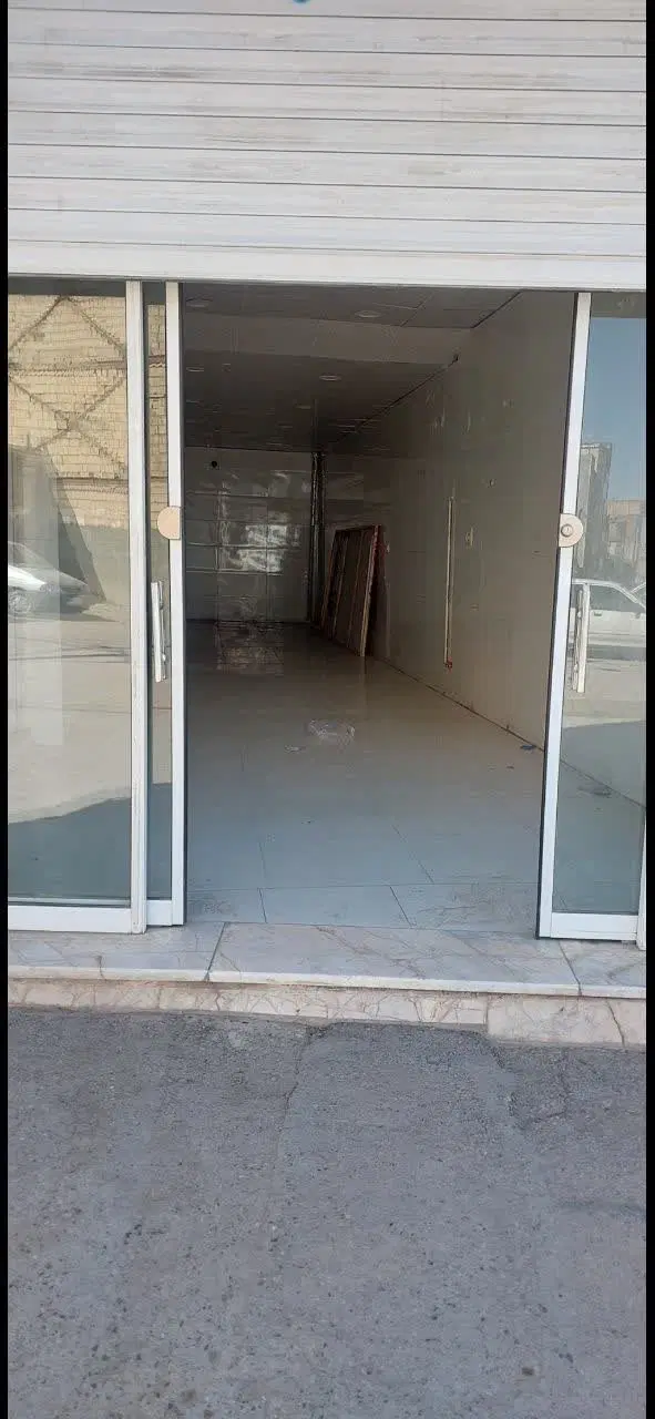 خانه 80 متری همراه با مغازه