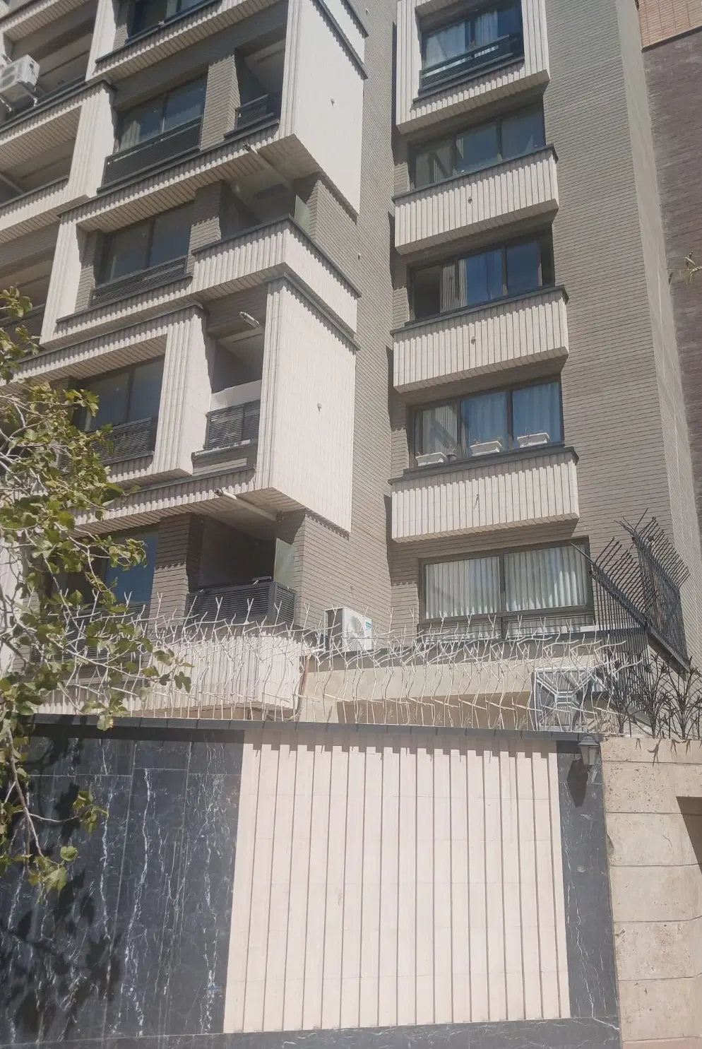 اپارتمان تک واحدی ۳۳۰ متر