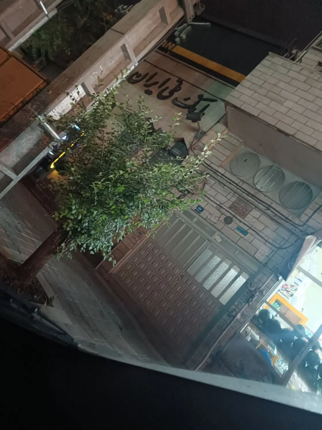 انبار داخل گاراژ بیدار 24 متری