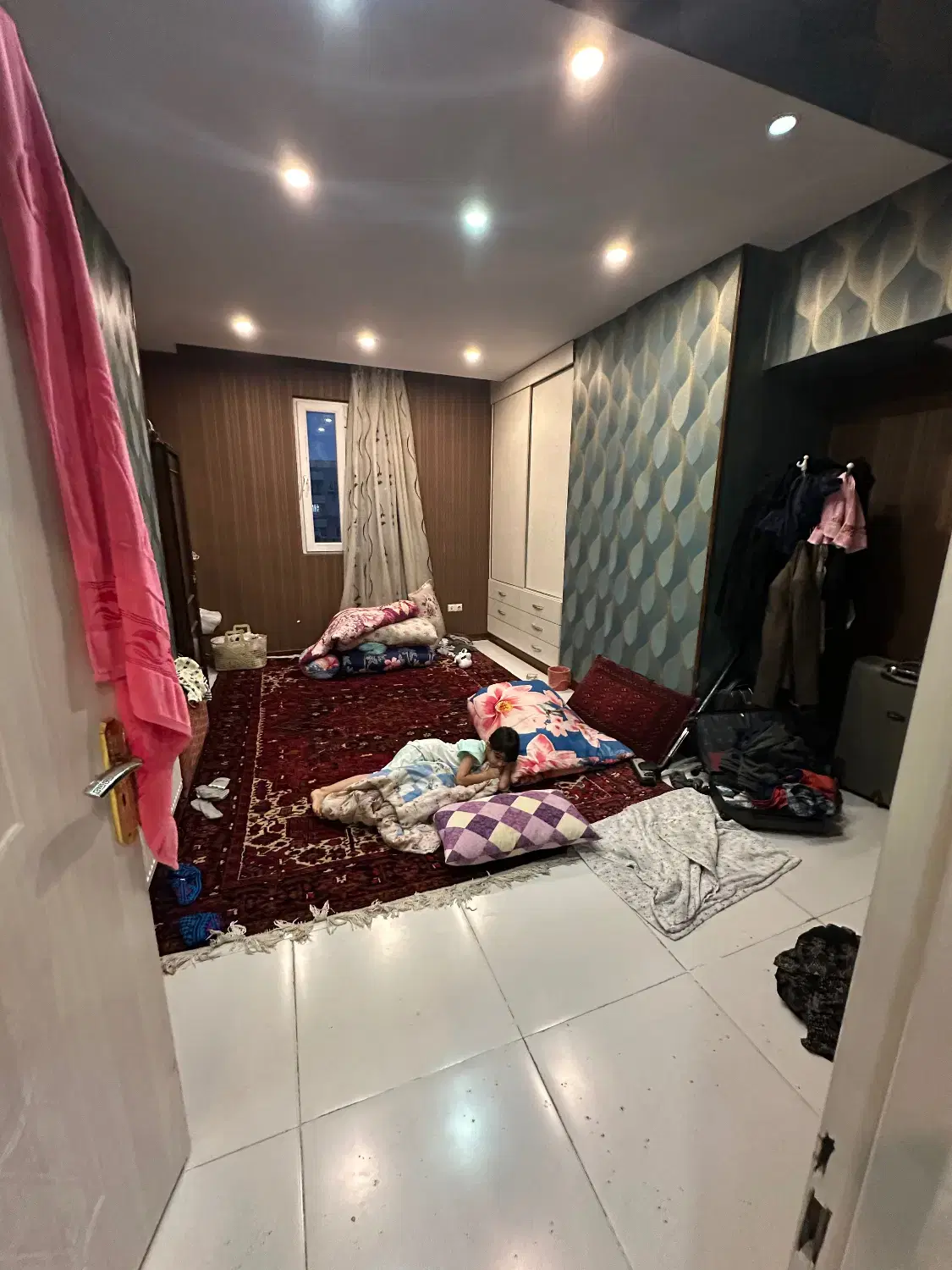 واحد ۱۴۰ متری دو خواب اجاره داده میشود