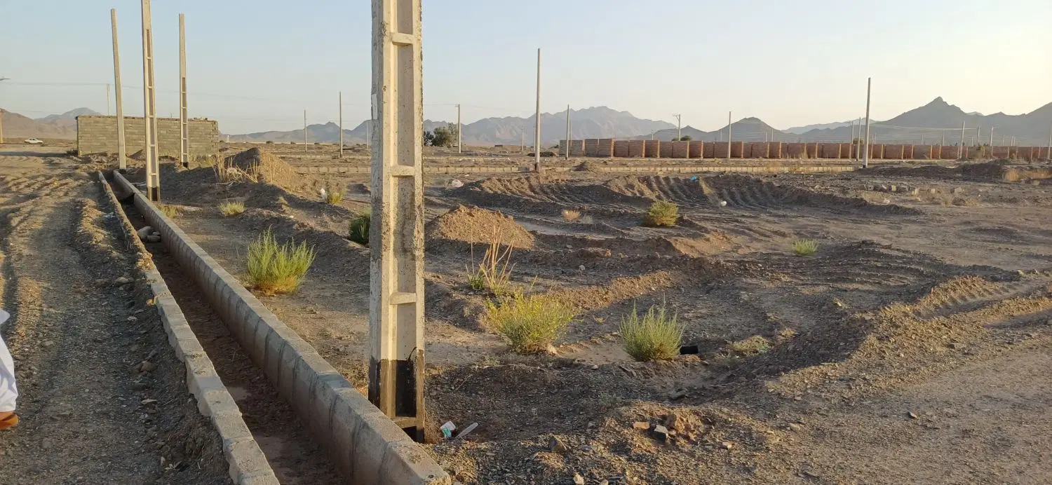 زمین ۳۰۰ متری دادگستری