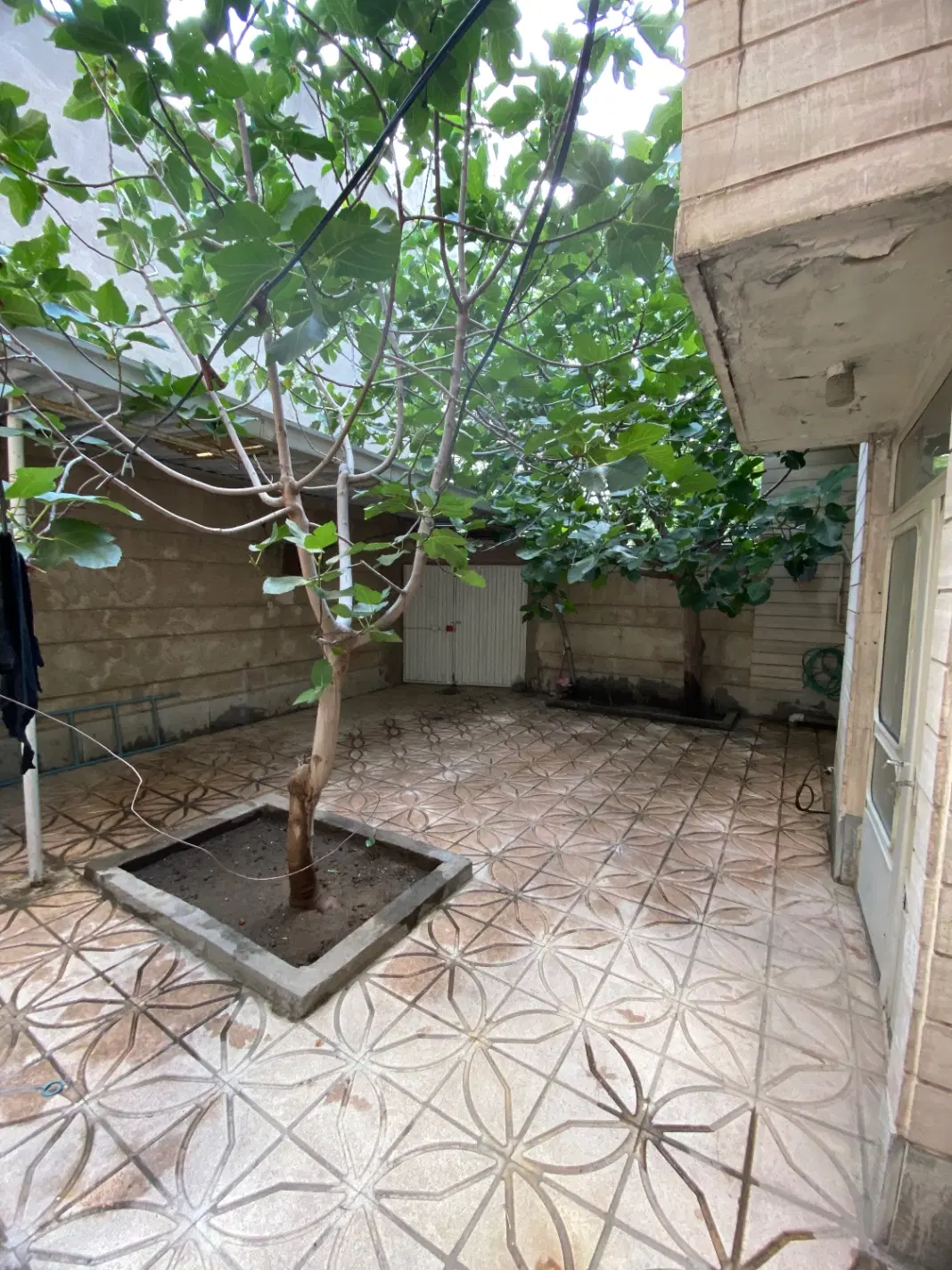خانه  قدیمی دوطبقه