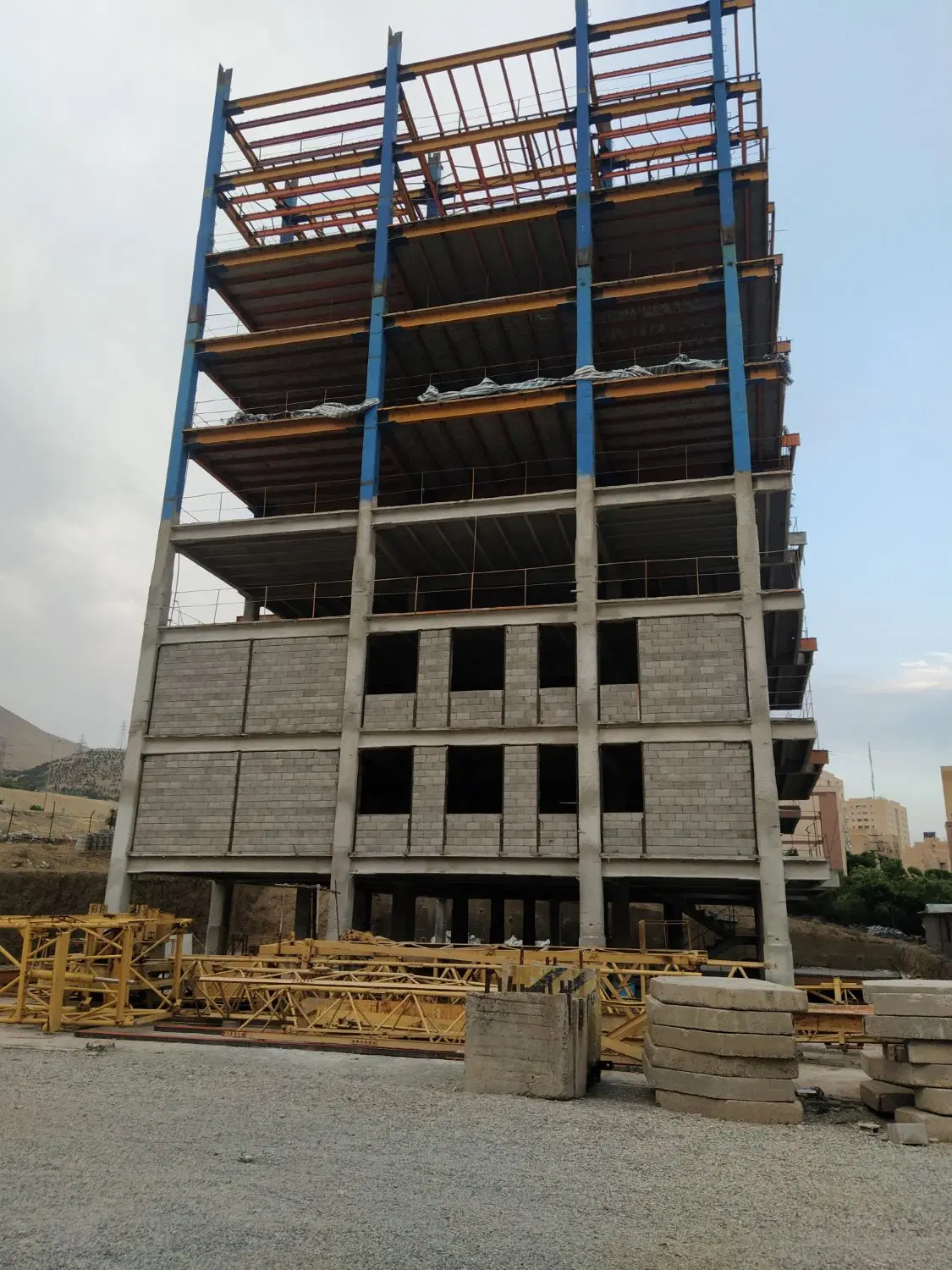 واگذاری امتیاز یک واحد مسکونی در برج ۲۰ طبقه