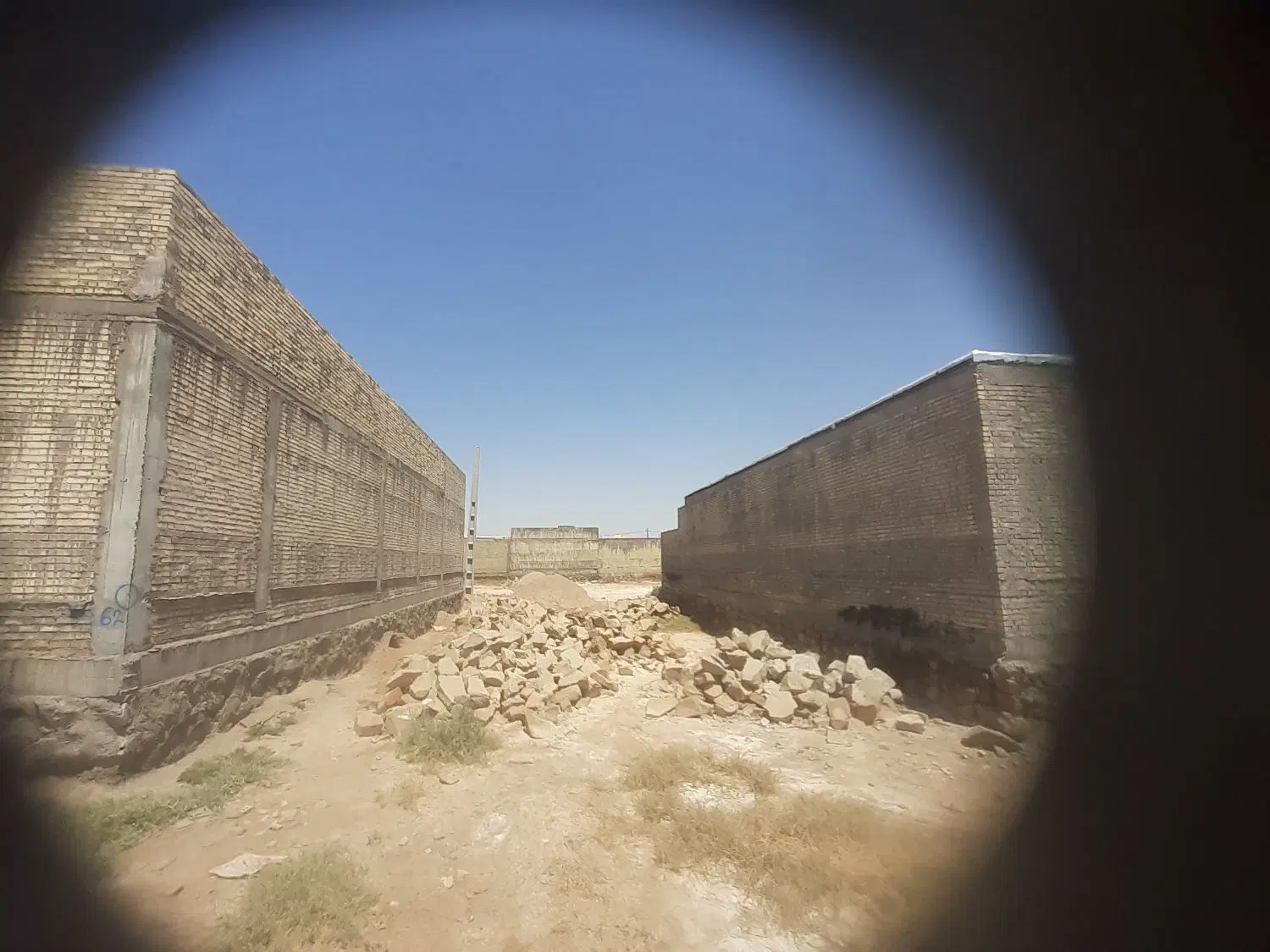 زمین پشت بیمارستان