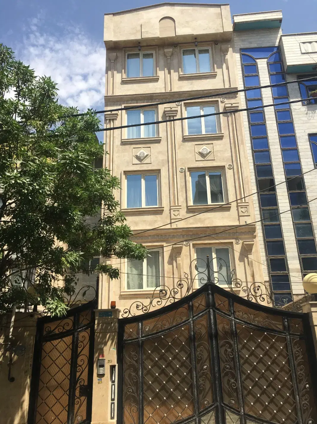 آپارتمان ۶۸ متری با پارکینگ و انباری