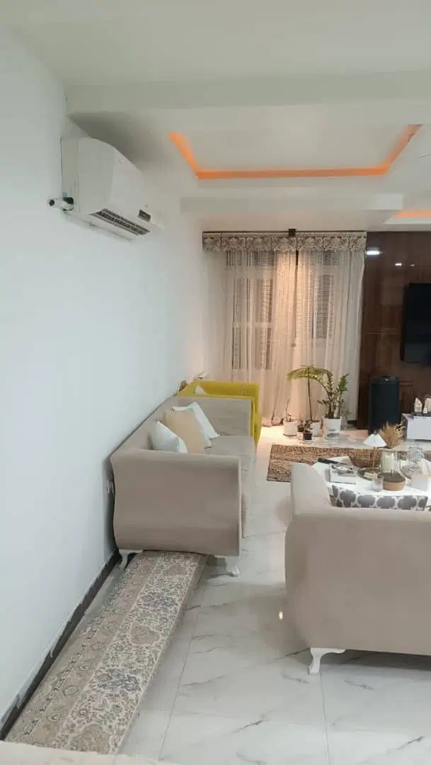 واحد ۱۰۰متری جلو خیابان اردیبهشت