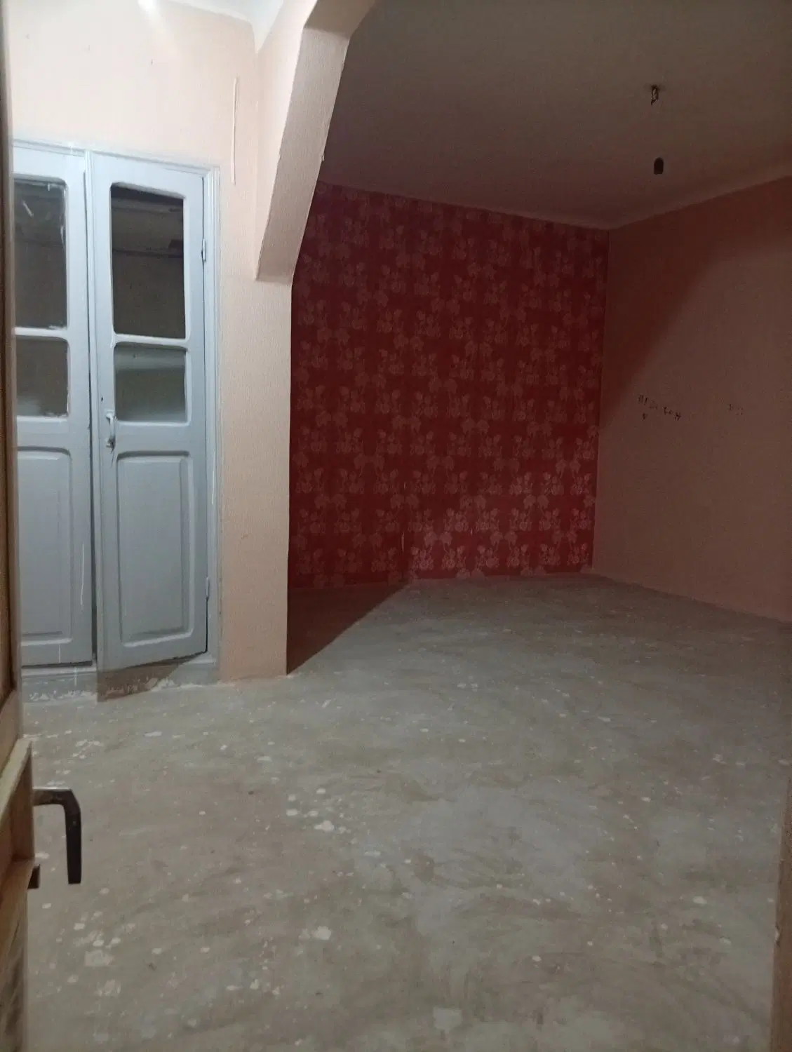 حیاط مسکونی دربستی دوطبقه