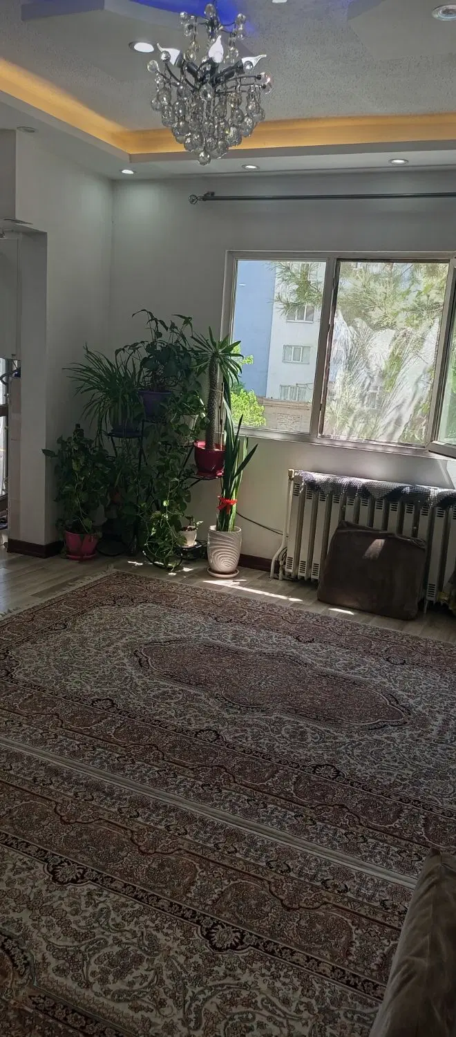 فاز 3 بهارستان 3 یک خوابه 64 متری جنوبی