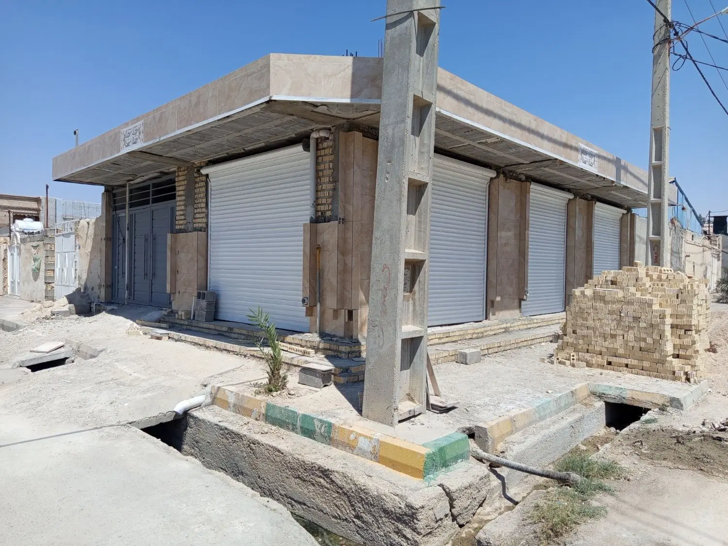 رهن-اجاره و یا فروش سه دهنه مغازه