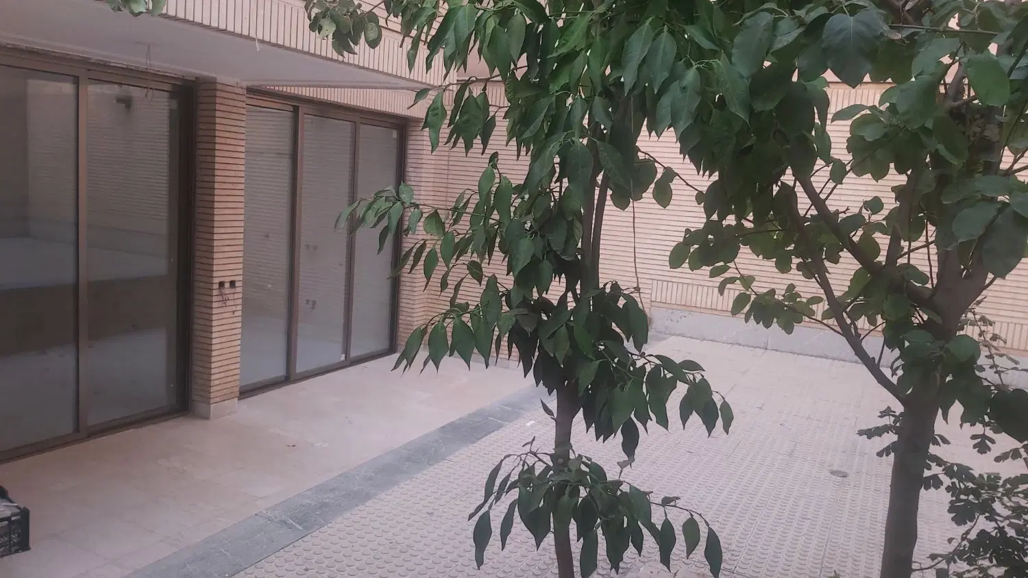 آپارتمان ۱۳۰متری کامل بازسازی شده