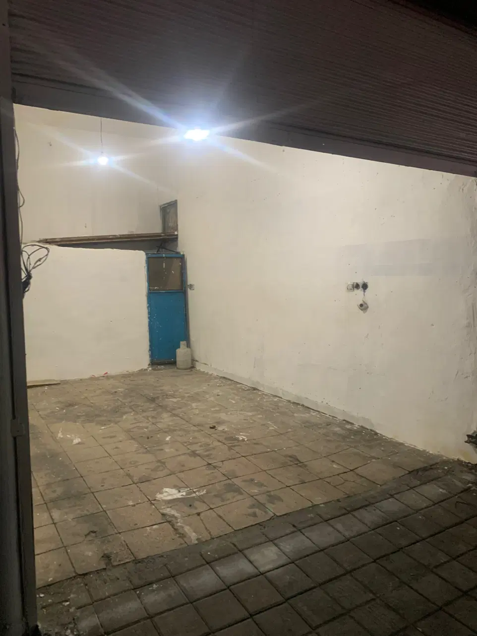 مغازه ۲۱ متری برای خدمات خودرو