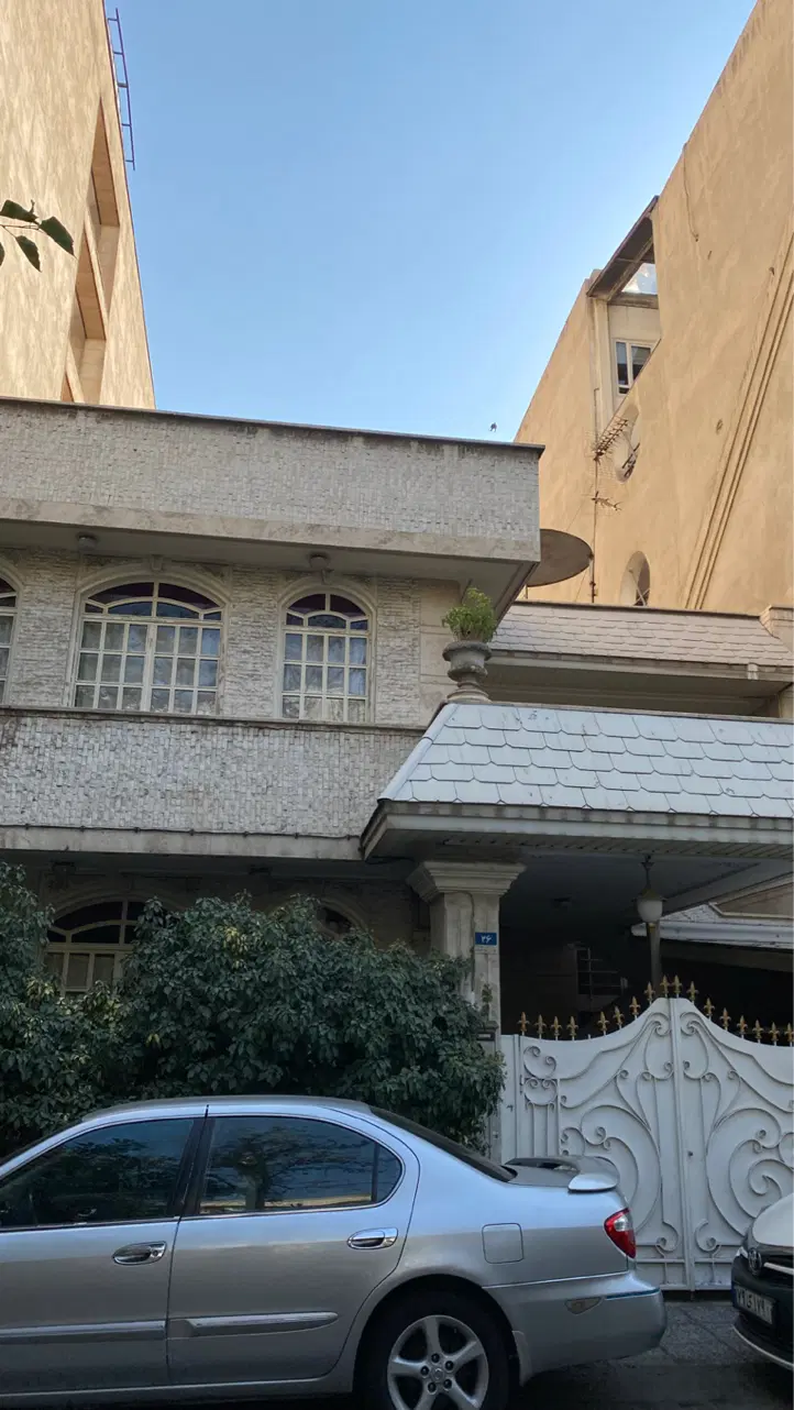 اپارتمان۱۲۰متر۲خواب_۶۰متر حیاط اختصاصی