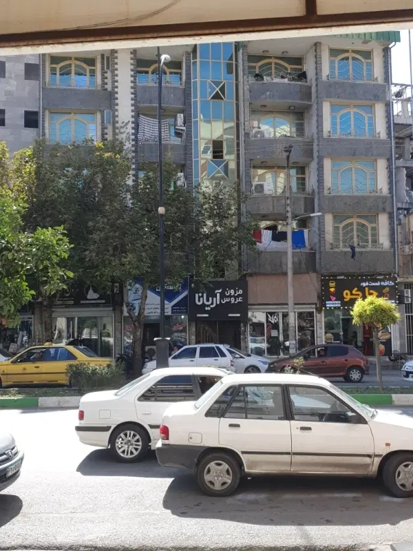 مغازه براصلی چهار راه دانش