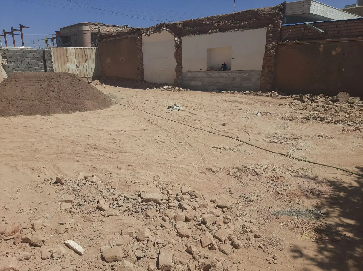معاوضه زمین با خانه در شهر زرند