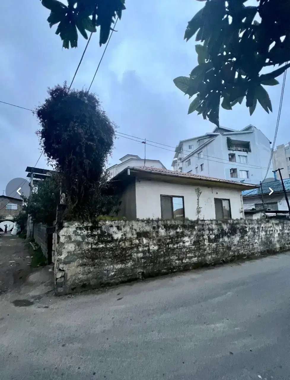 ۲۳۵متر زمین۱۰۰بنا قابل سکونت