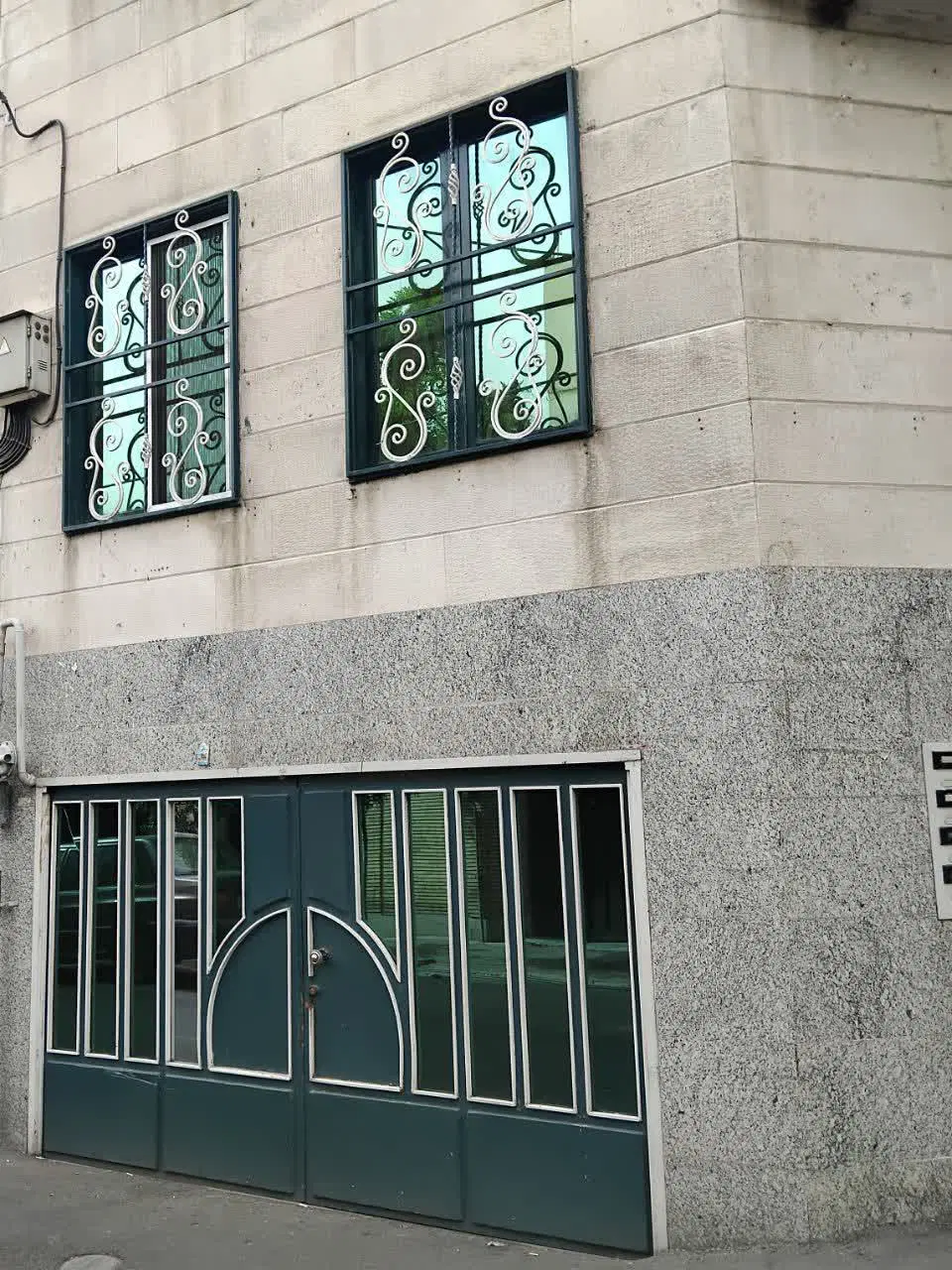 واحد ۵۳ متری چهار طبقه تک واحدی دارای پارکینگ