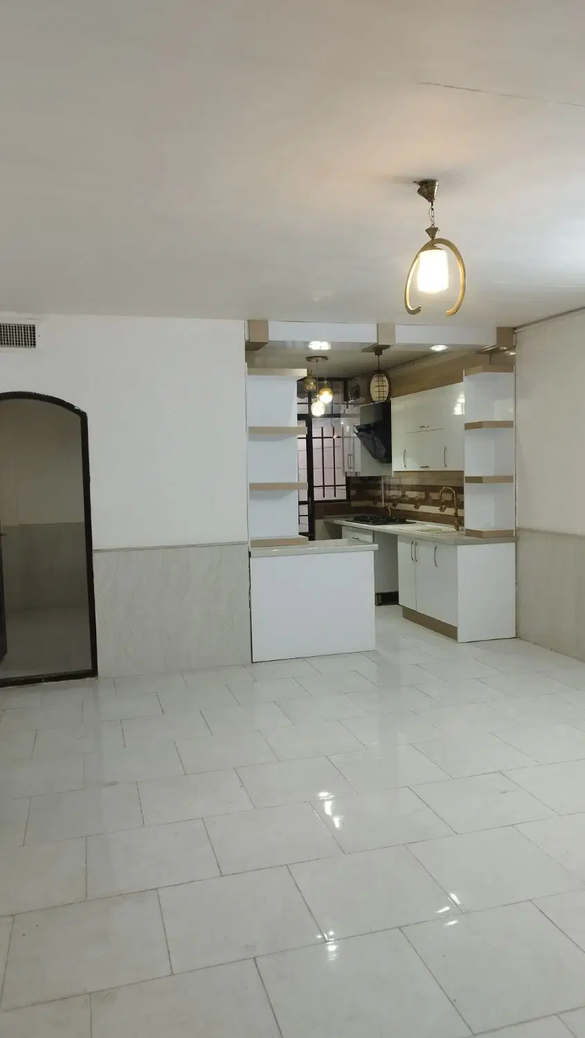 طبقه هم کف خاکستری
