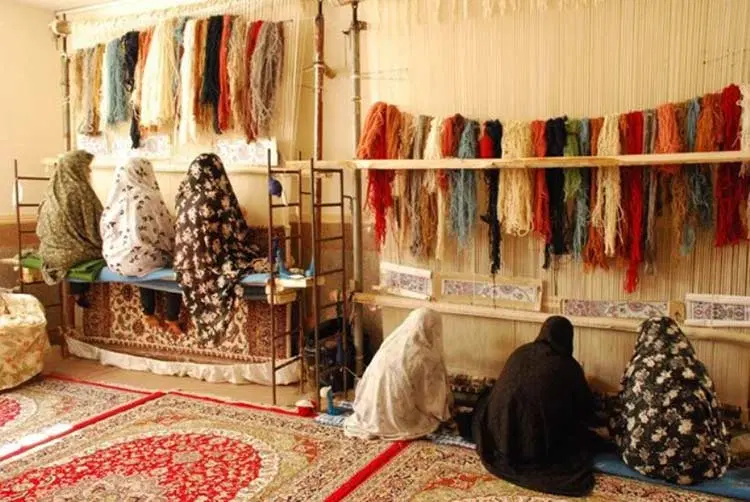 نیازمند مغازه برای کارگاه قالی بافی .
