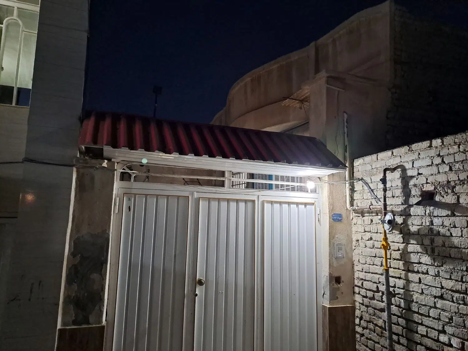 اجاره حیاط ماشین رو