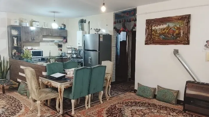 آپارتمان طبقه یک از ۳ شهرک رازی