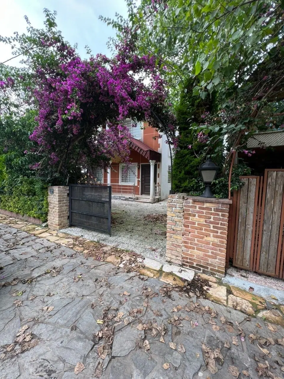 فروش منزل دو نبش در آپادانا ( کشاورز)