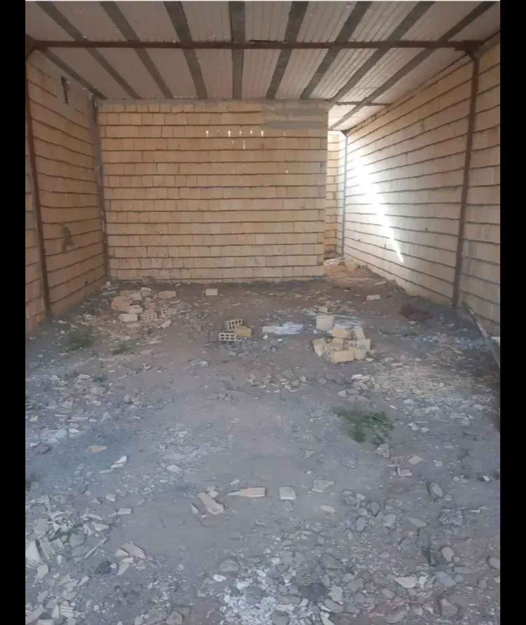ساختمان ۲ طبقه نیمه کاره