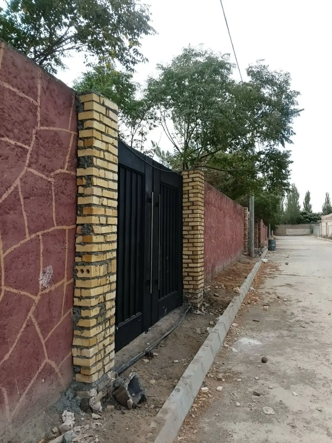 زمین در مجتمع ویلایی دور دیوار با موقعیت عالی