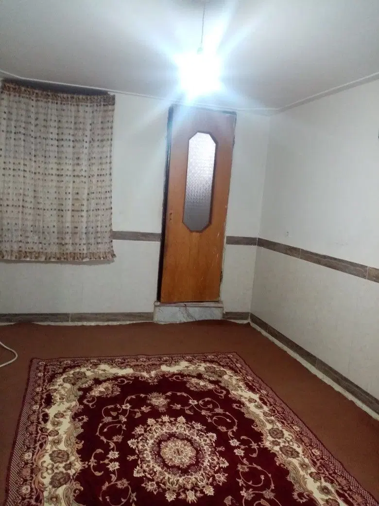 منزل دواتاق خوابه درب مجزاواقع درسرچشمه