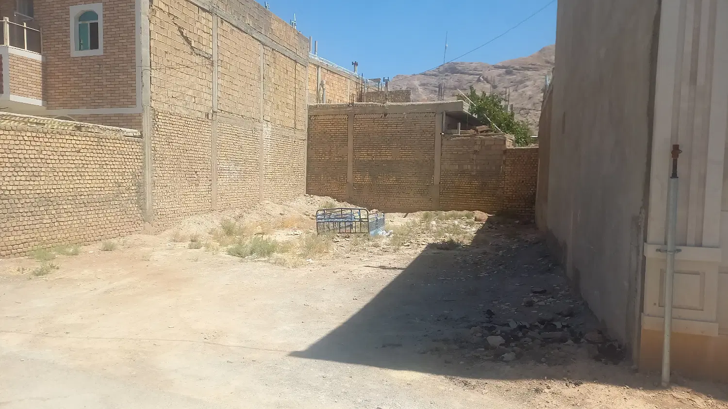زمین فروشی