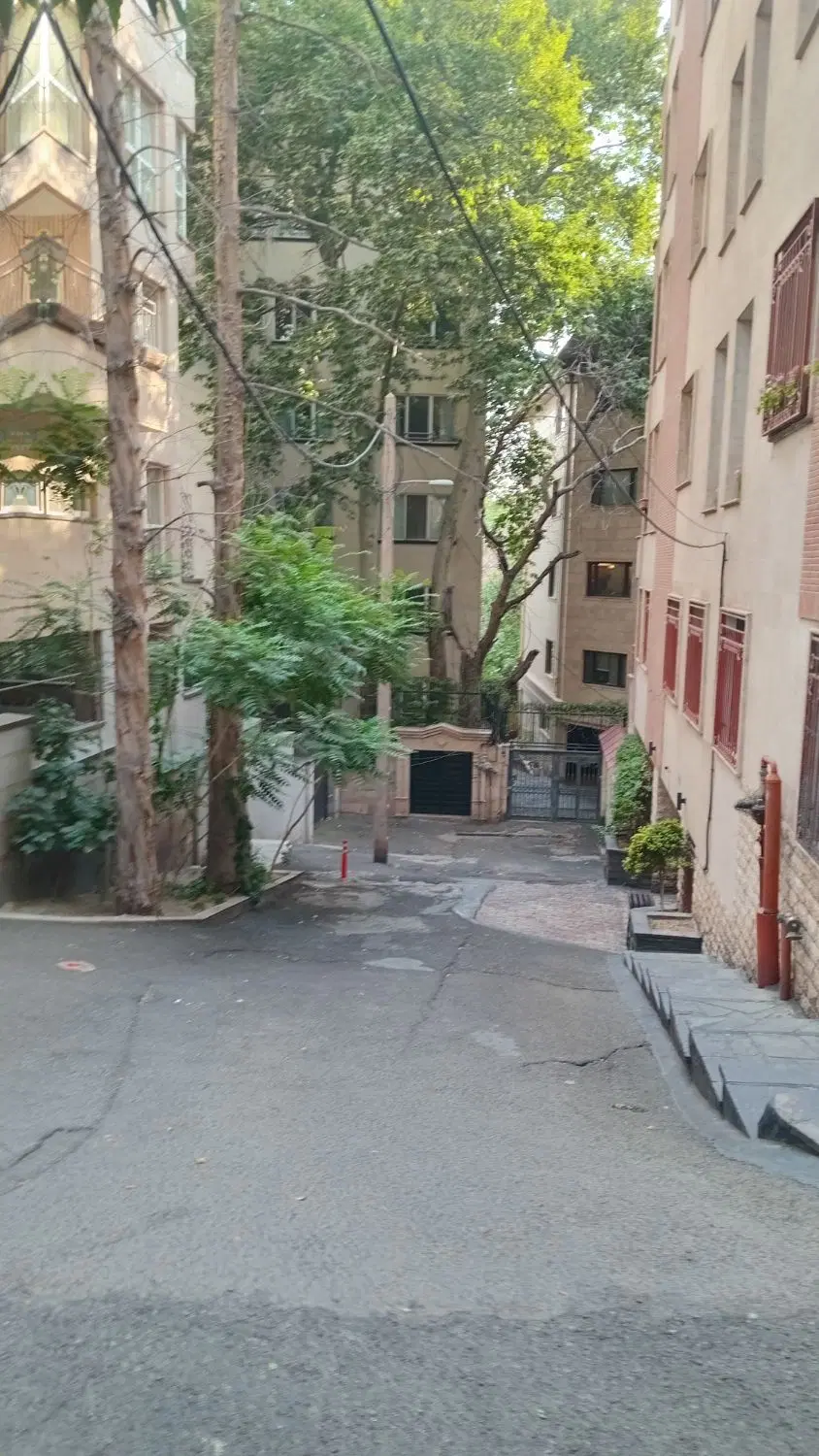 ۱۳۱ متر  دوخواب فرعی سوپر دنج کامرانیه