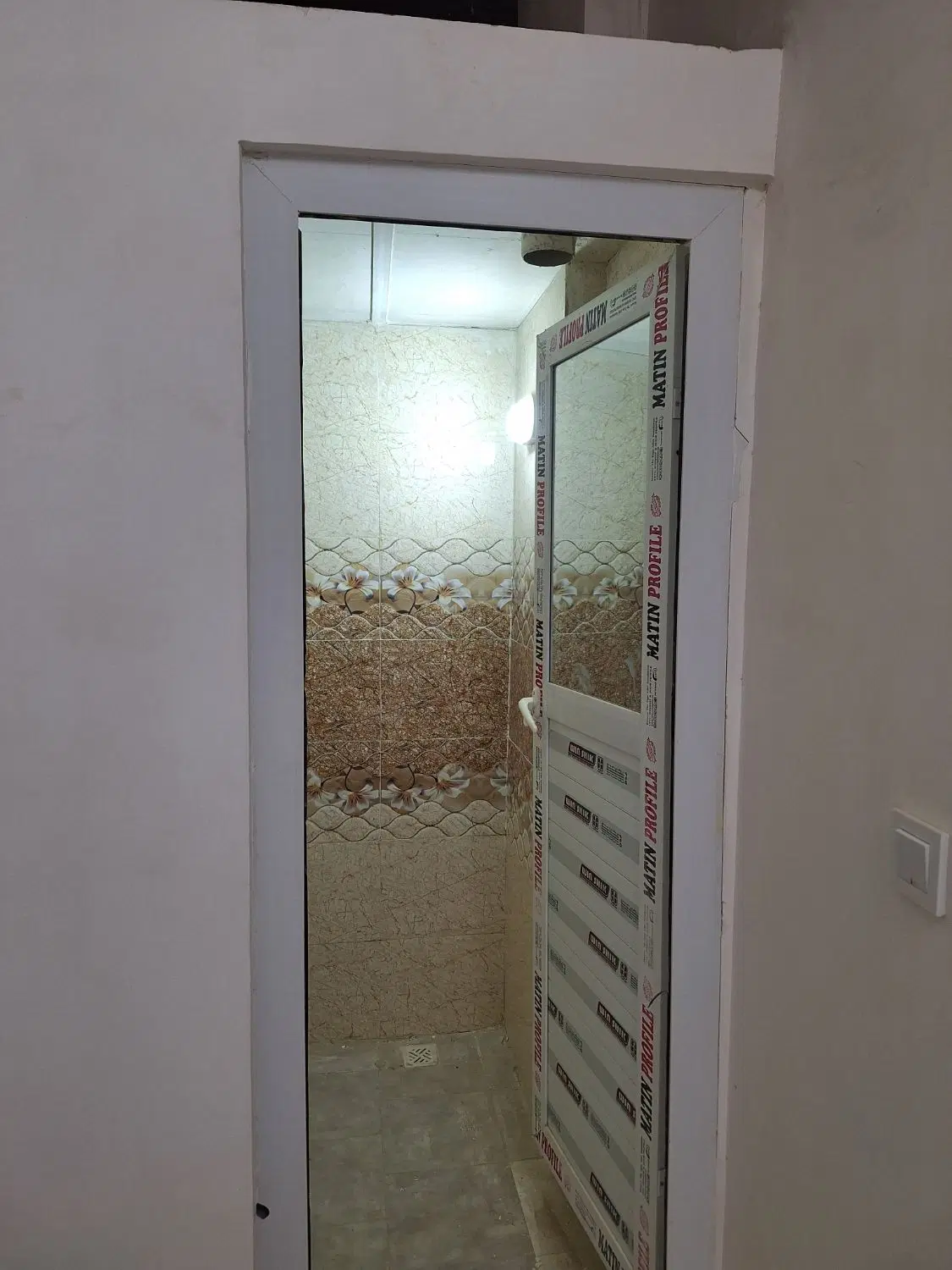 فروش آپارتمان طبقه چهارم با حیاط