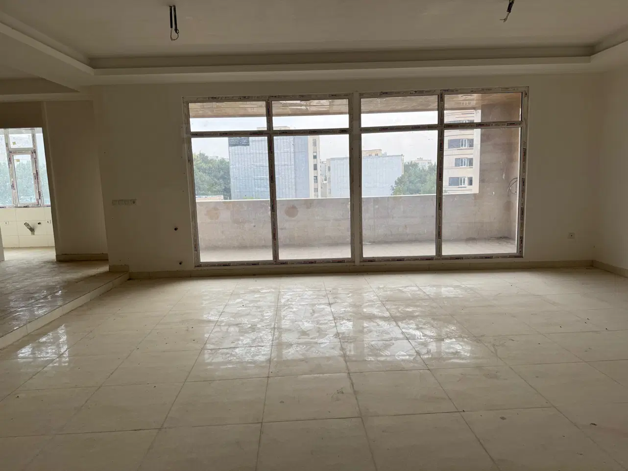 فروش یک واحد آپارتمان ۲۵۰ متری
