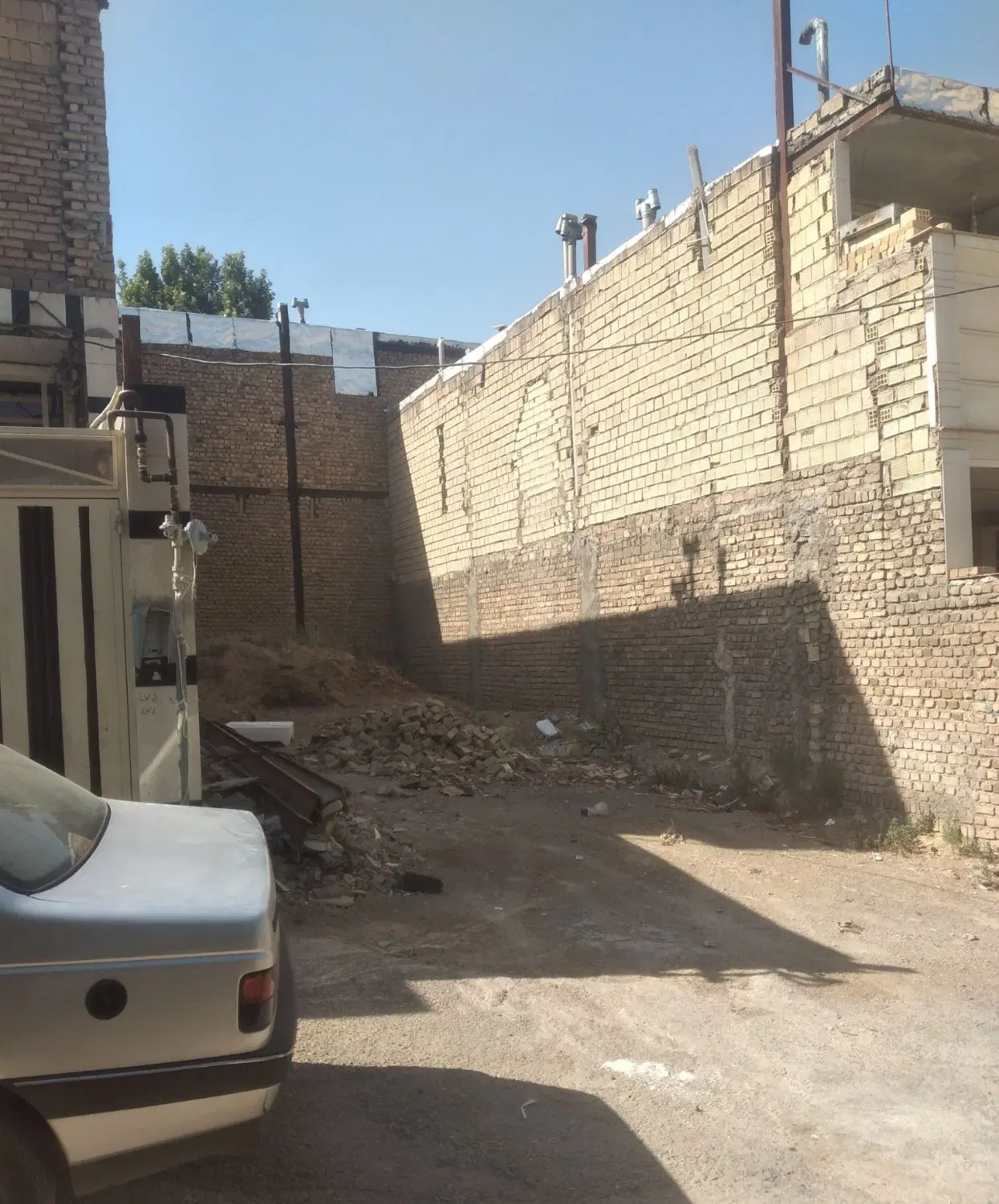 زمین مسکونی با مجوز و پروانه ساخت