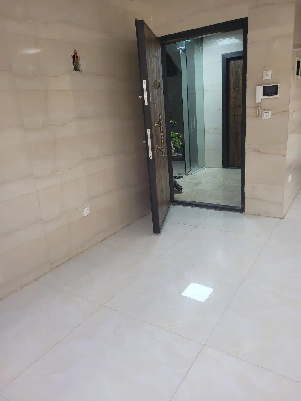 اجاره دفتر کار تمیز و نوساز بر بلوار اصلی