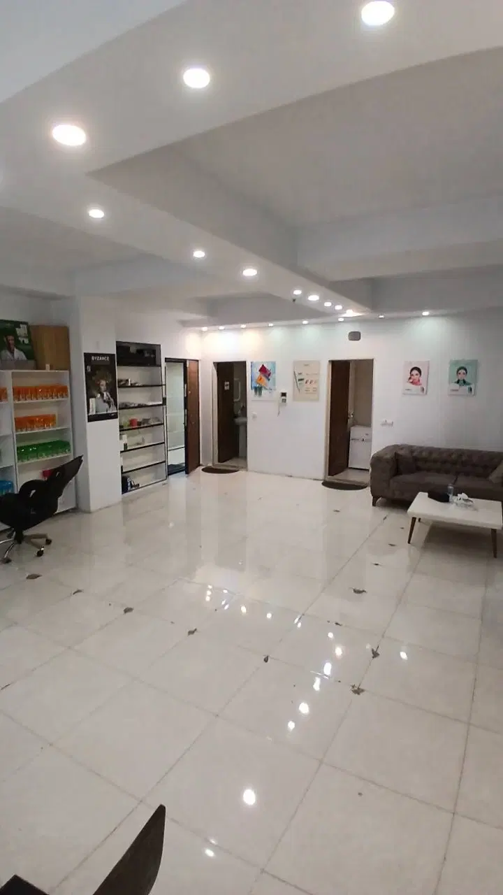 ۱۰۰ متر اداری