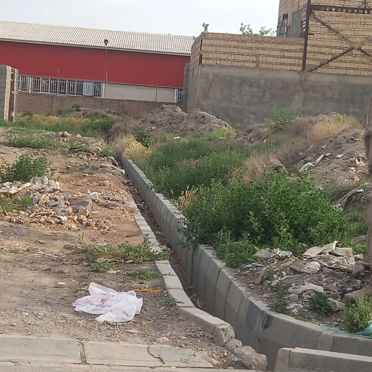 زمین فروشی