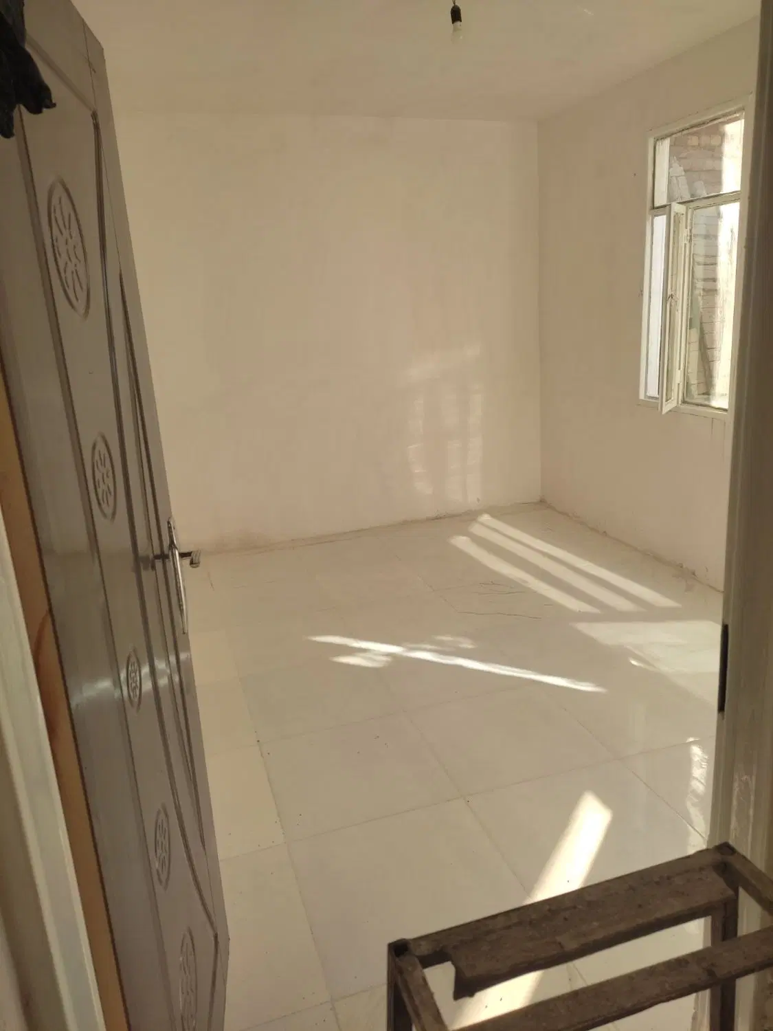 خانه ۱۰۰ متری ۲ خوابه. حیاط دار. فروشی نایسر