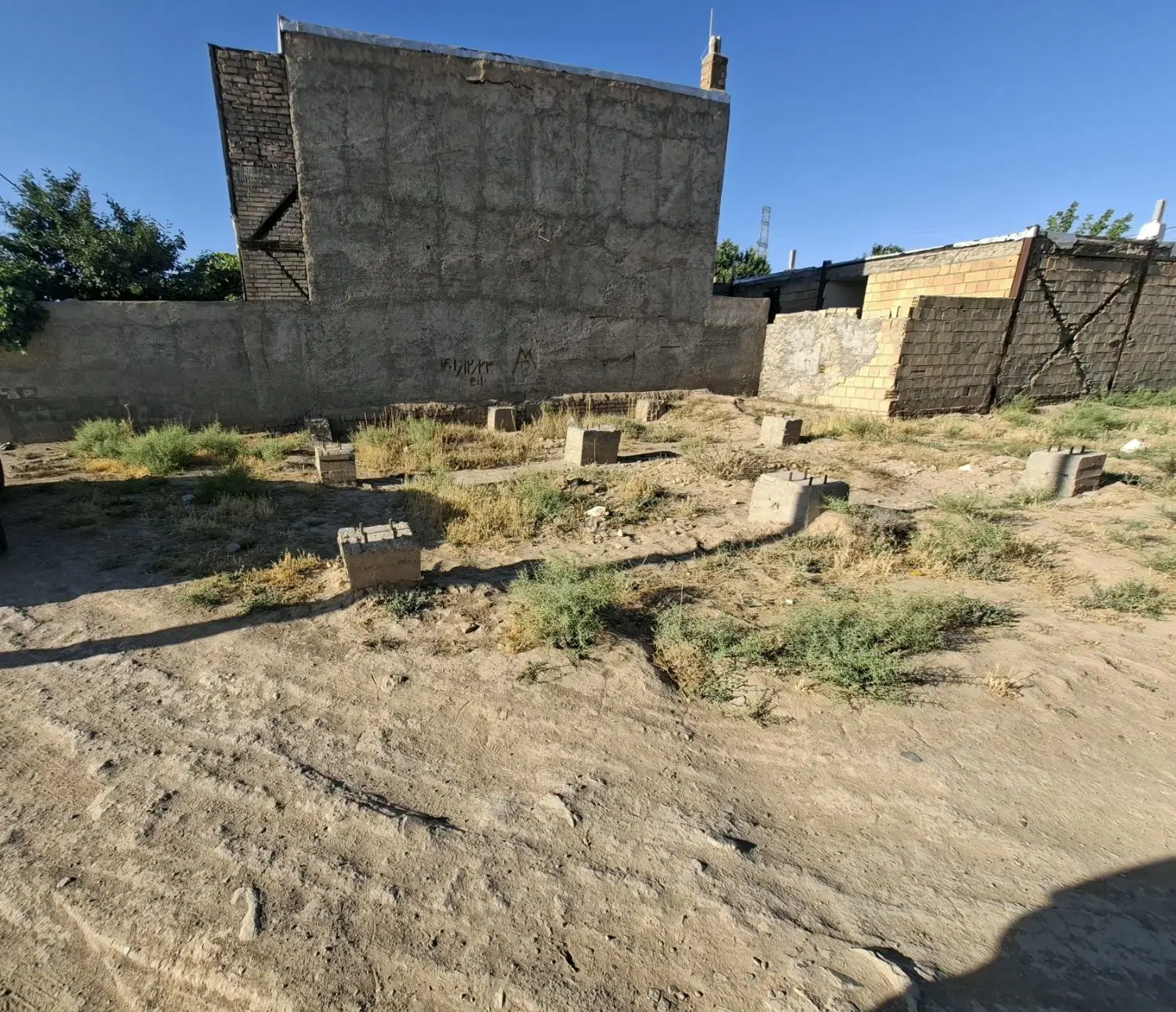 زمین فروشی