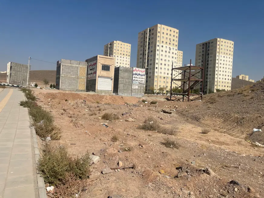 فروش یک قطعه زمین تجاری پرند