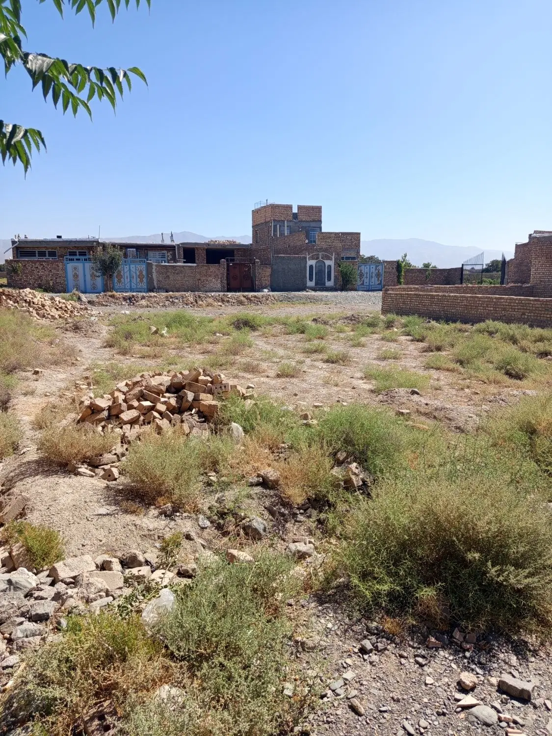 زمین فروشی