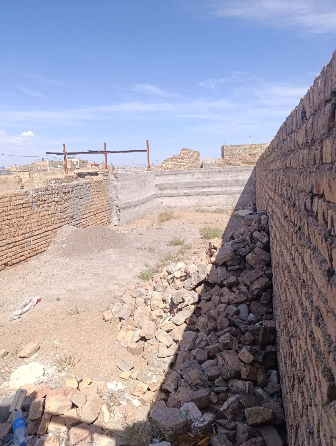 زمین 4دیواری اماده ساخت