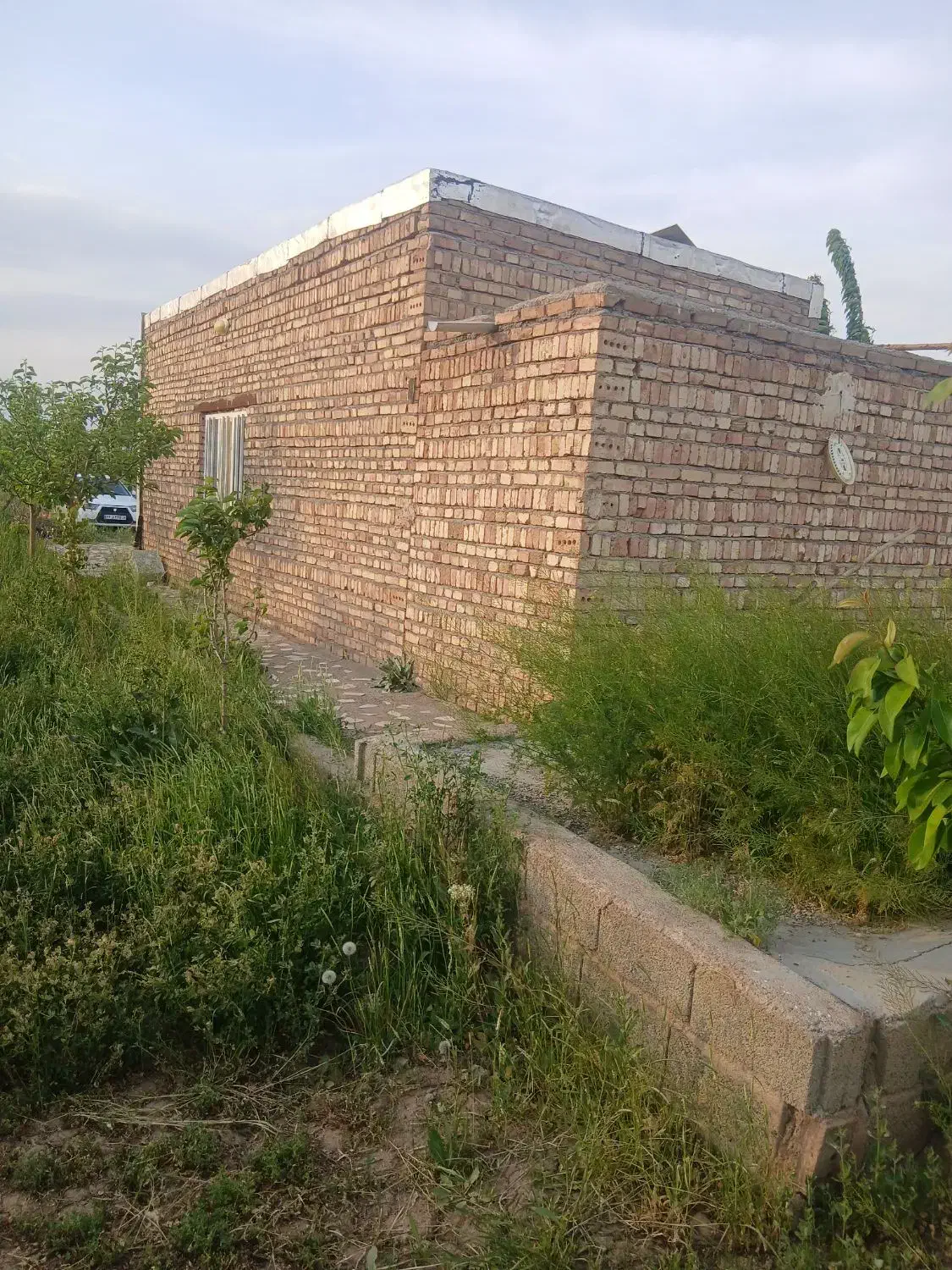 باغ ۱۲۵۰ متر ۱ساعت اب چاه خونه ویلای