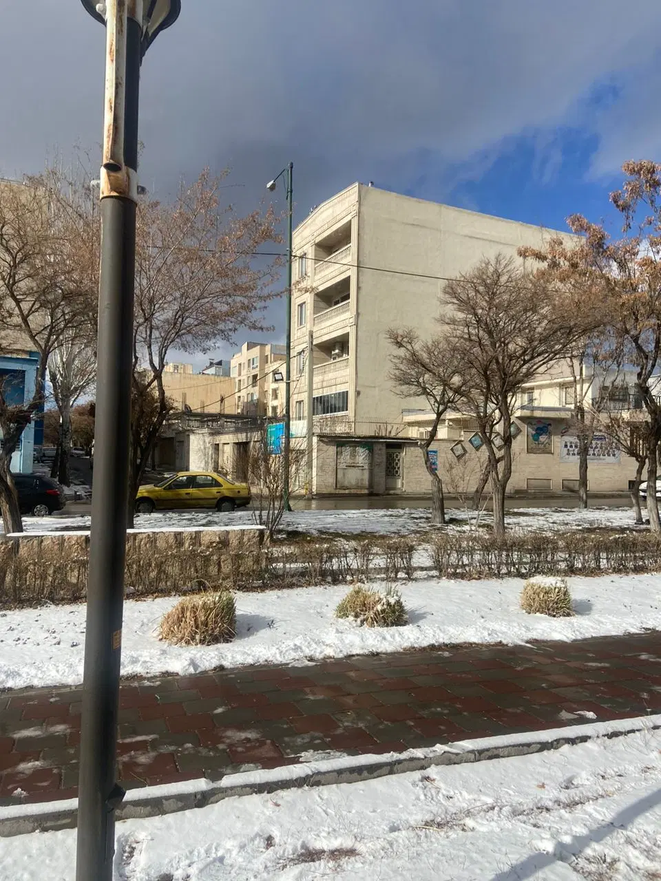 زمین در پایین کوه