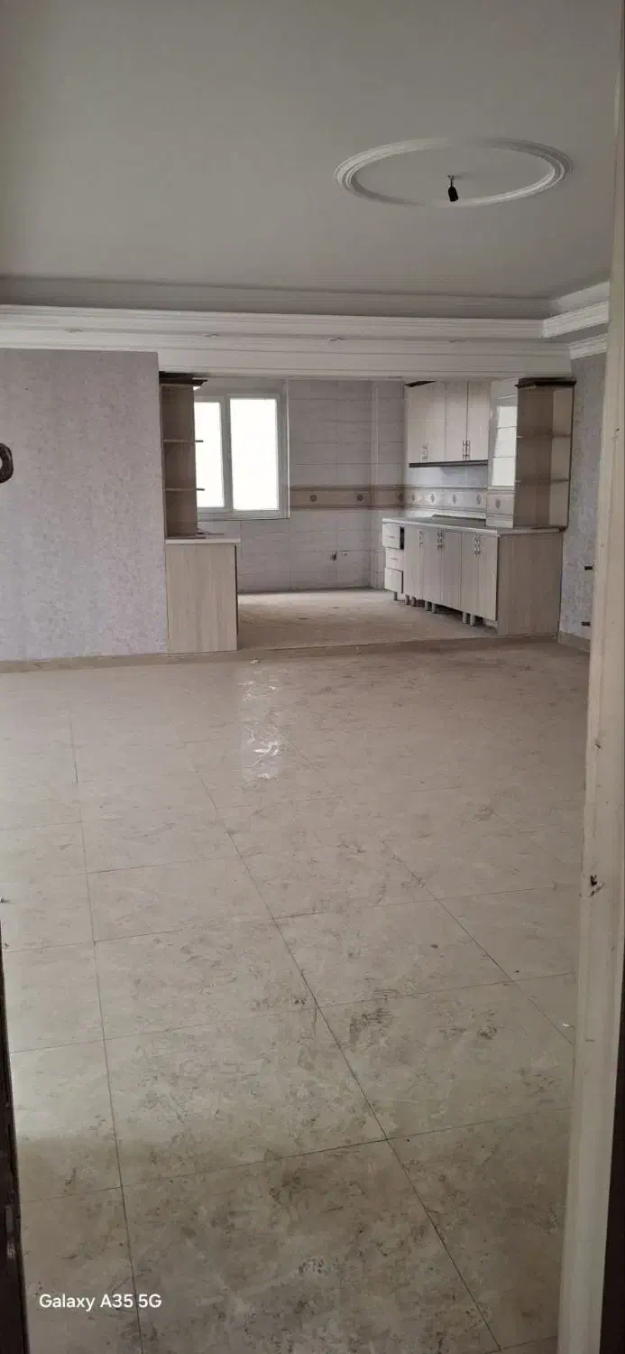 یک واحد آپارتمان 130 متری نبش کوچه