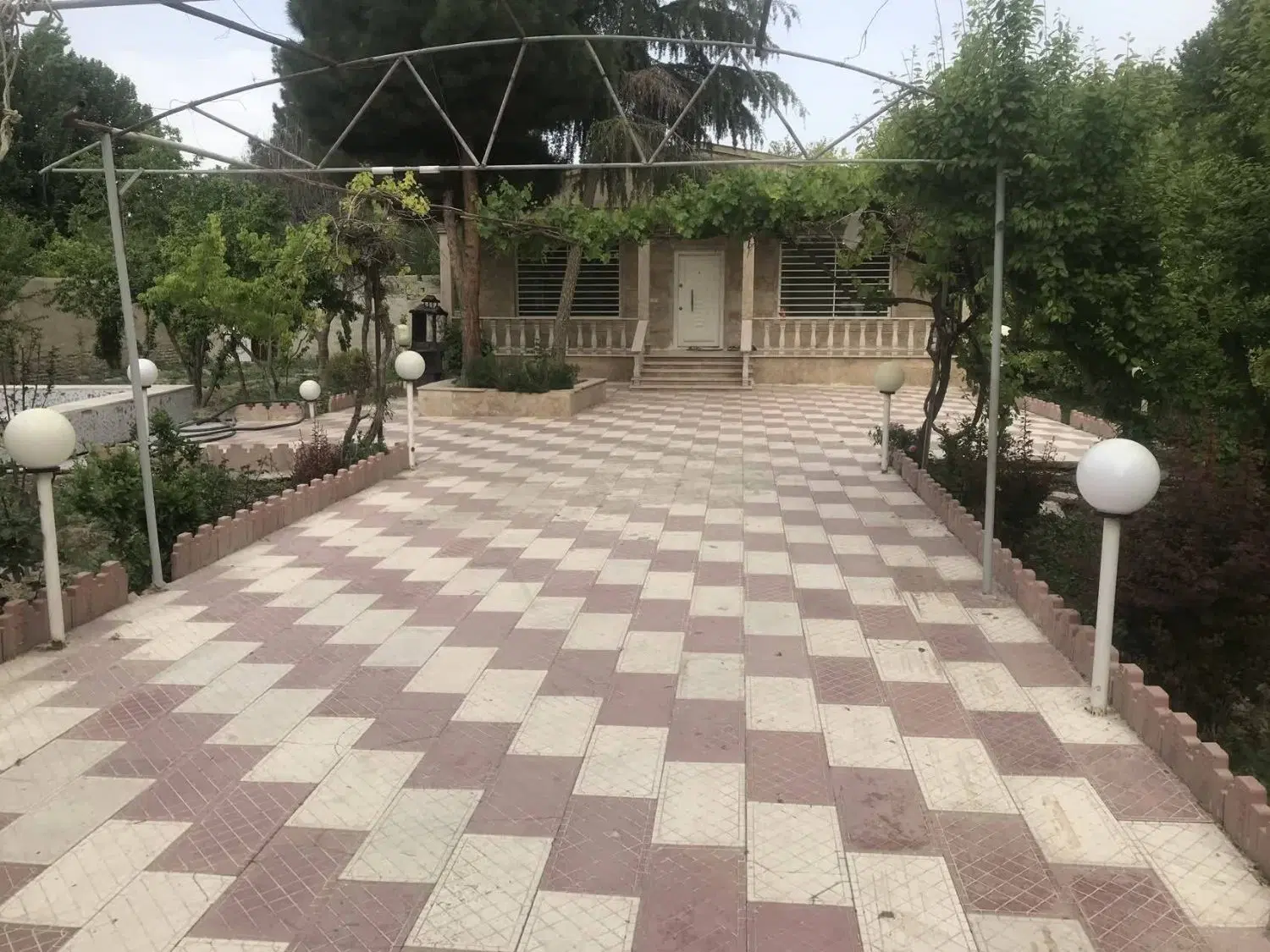 باغچه ۱۵۰۰ متر،دو نبش چهار باغ ،حافظیه