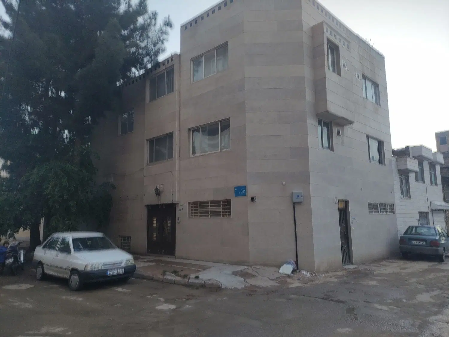 فروش خانه دو طبقه با پنج واحد مجزا
