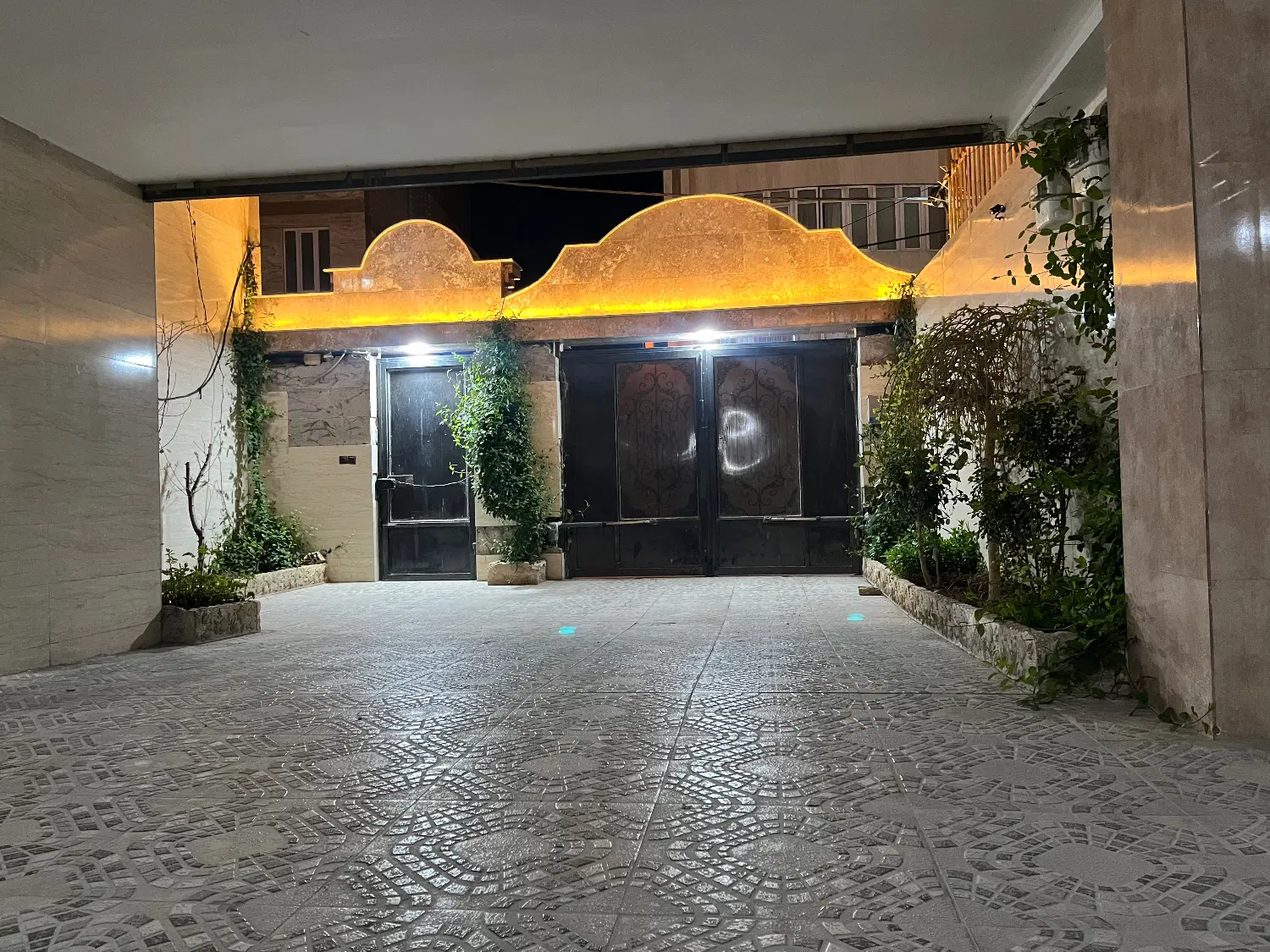 آپارتمان ۱۴۰ متری شهرک صدرا بر خیابان شکوفه