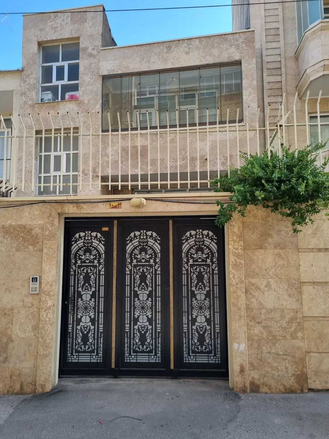 اجاره حیاط دربست