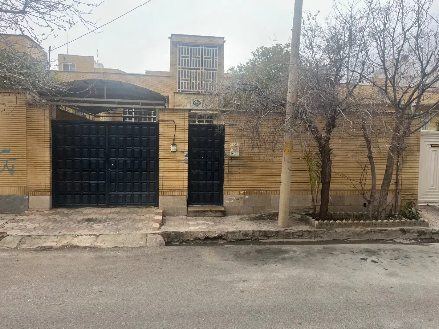 منزل ویلایی ۲۵۰ متری درب حیاط