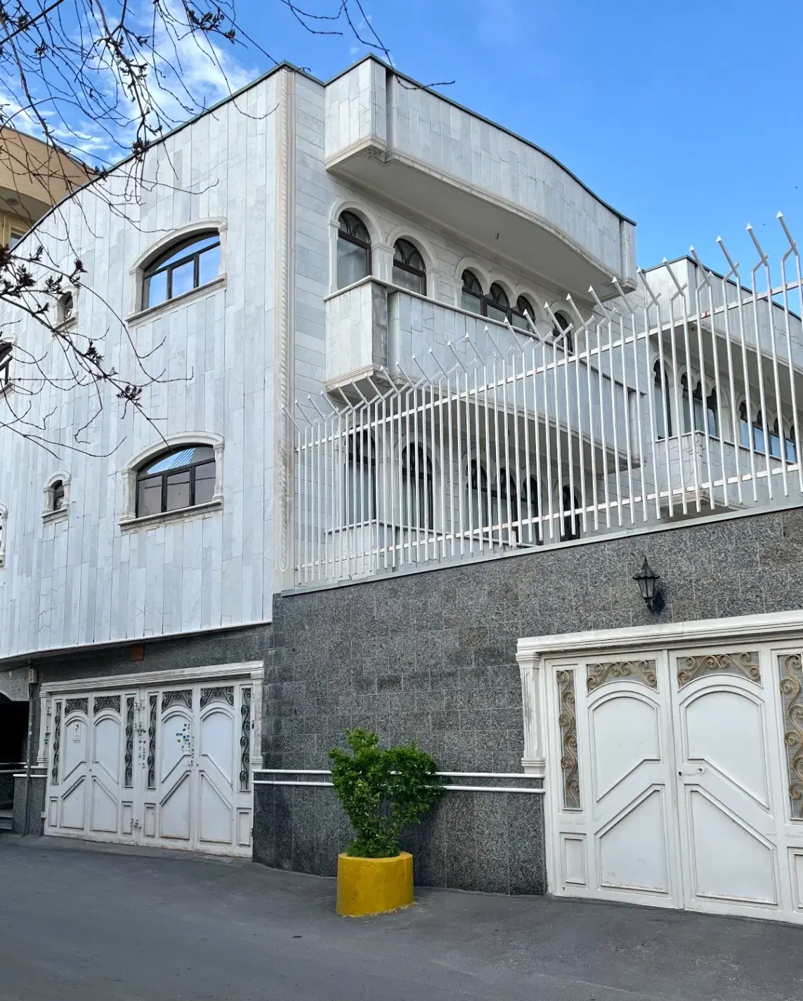 حیاط مسکونی دوبلکس در کوی صدر